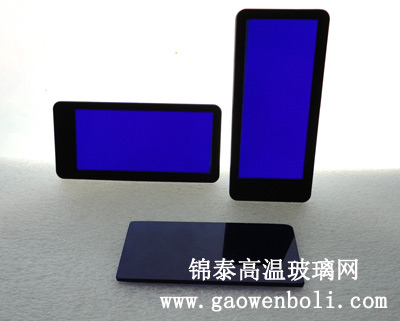 ������{����